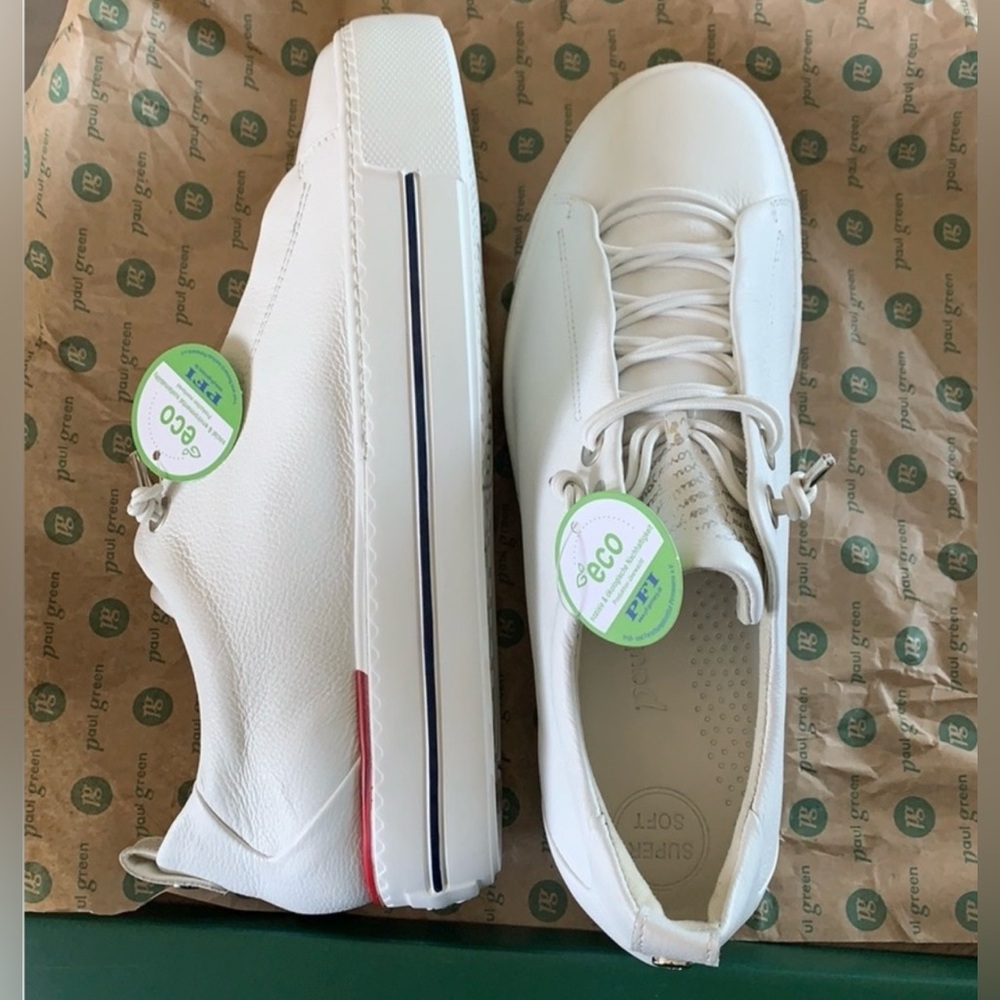 Sneakers - Picture 7 of 9